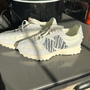 Gently worn NB 327 sneakers men size 10